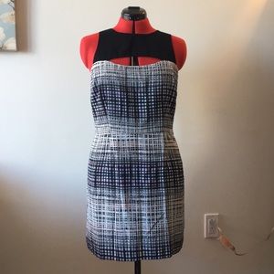 Chic grid-print knee-length dress w/keyholes